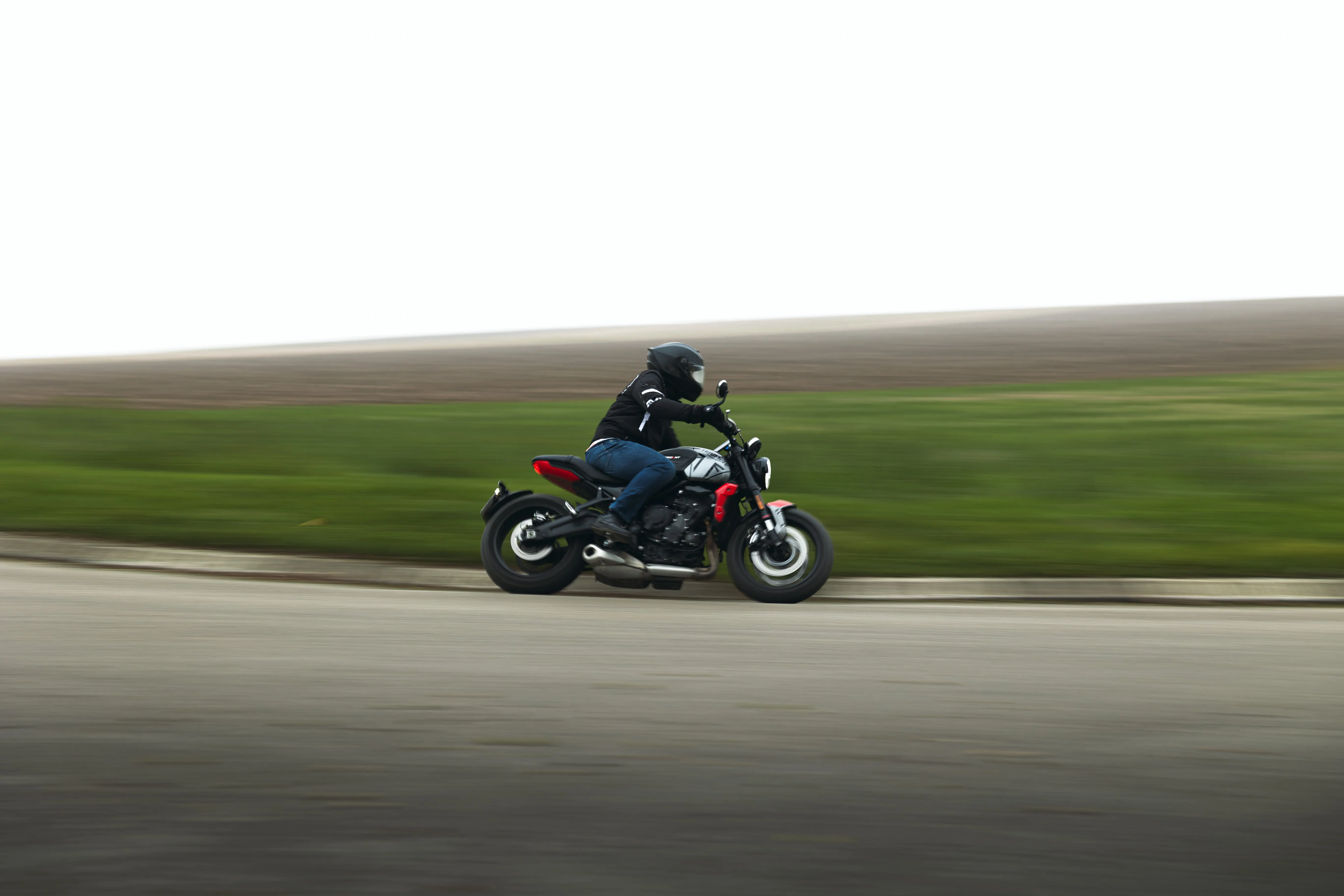 Image 1 d'un shooting moto avec Cyriac du photographe Nathan Maurer.